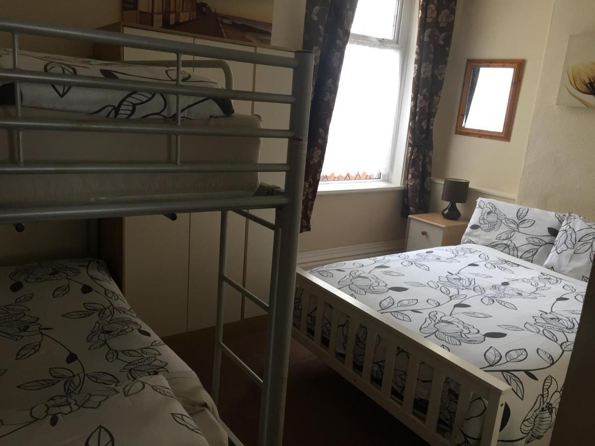 Phillips Apartments Blackpool Bagian luar foto