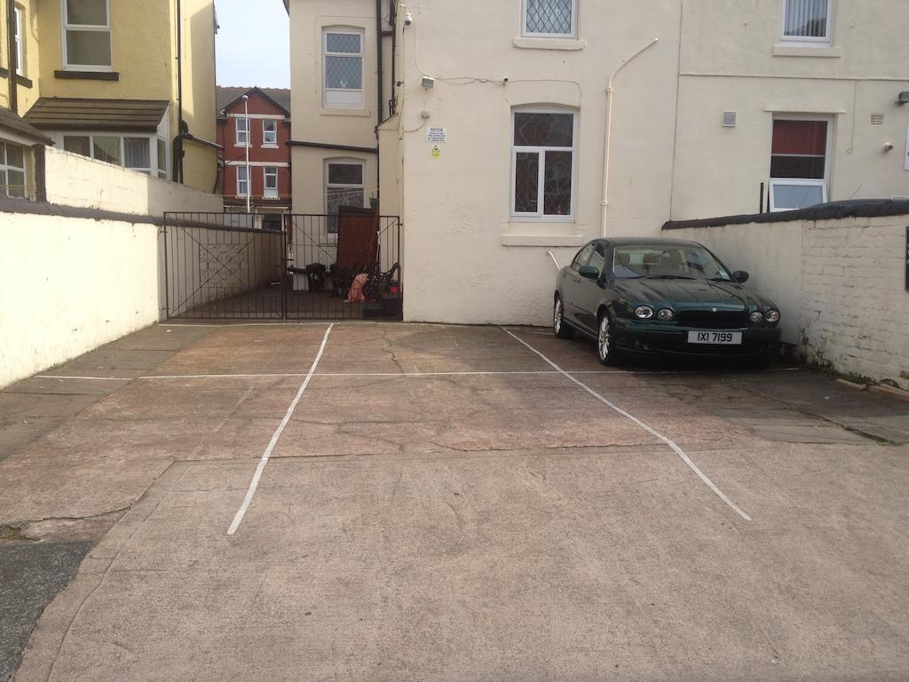 Phillips Apartments Blackpool Bagian luar foto
