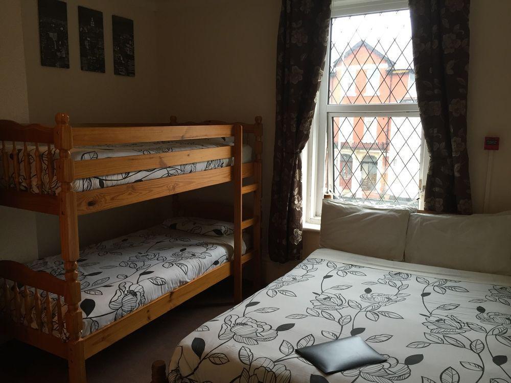 Phillips Apartments Blackpool Bagian luar foto